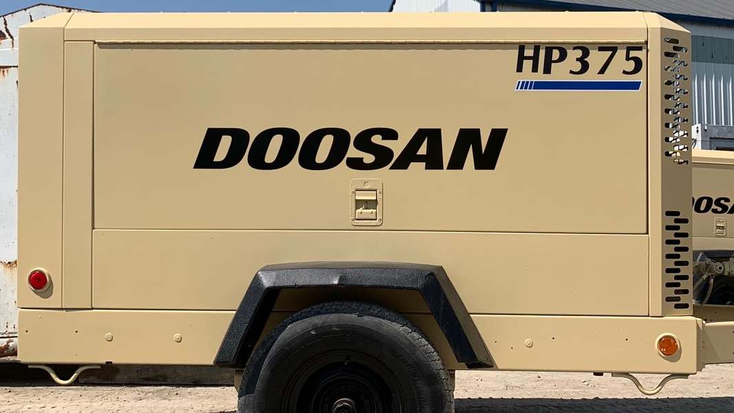 Used Doosan HP375WCU-T3 Diesel Air Compressor