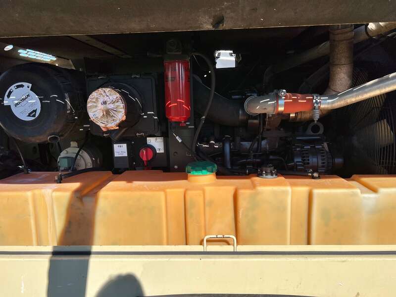 Used Doosan P425/HP375WCU-T4I Diesel Air Compressor
