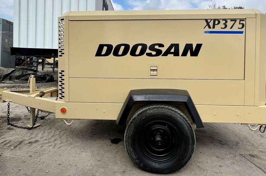 Used Doosan XP375WIR-T3 Diesel Air Compressor