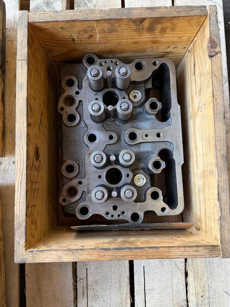 Reman Cummins NTTA855 Cylinder Head with Valves Engine Parts