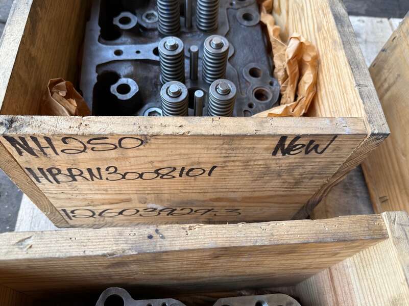 Reman Cummins NTTA855 Cylinder Head with Valves Engine Parts
