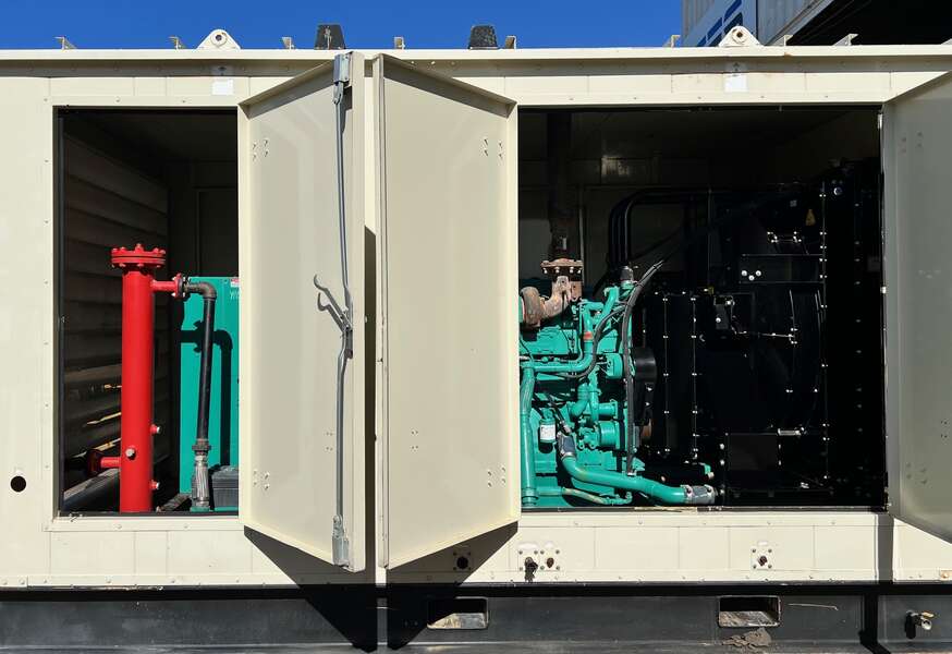 Low hours Cummins 250kW Gas Generator