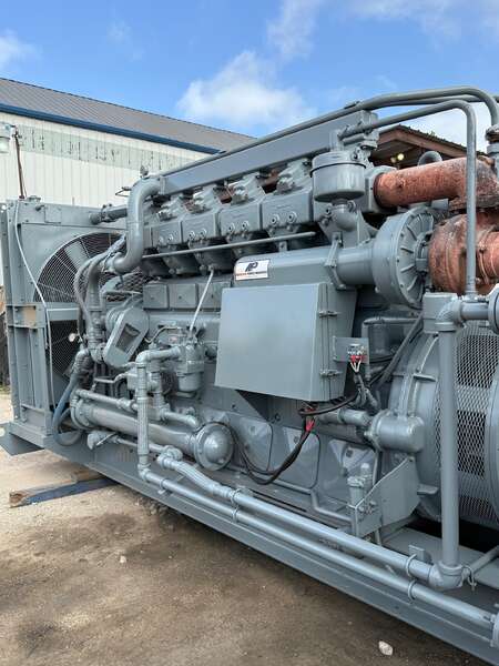 Low hours Waukesha 400kW Gas Generator