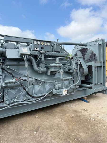 Low hours Waukesha 400kW Gas Generator