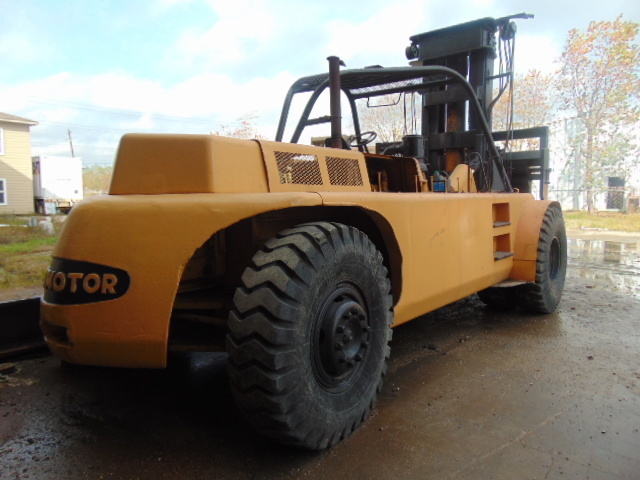  TowMotor (Caterpillar) AH-60 Forklifts - Mast