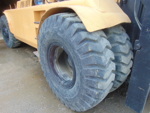  TowMotor (Caterpillar) AH-60 Forklifts - Mast