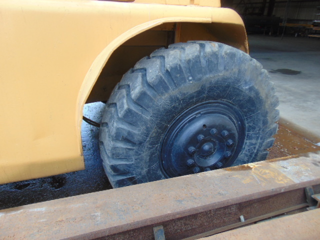  TowMotor (Caterpillar) AH-60 Forklifts - Mast