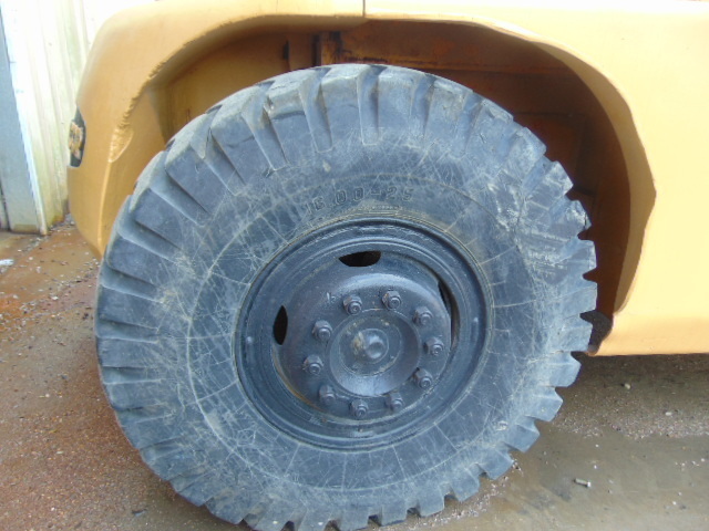  TowMotor (Caterpillar) AH-60 Forklifts - Mast