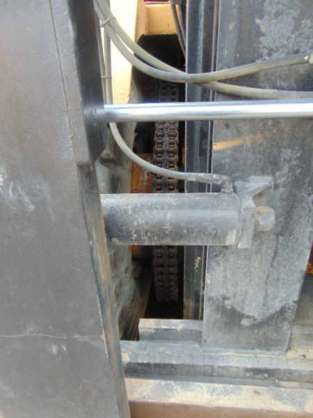  TowMotor (Caterpillar) AH-60 Forklifts - Mast