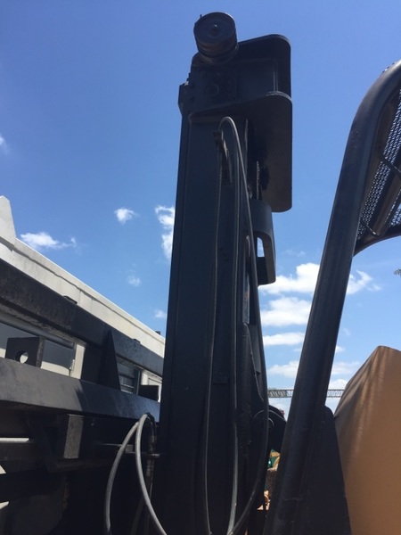  TowMotor (Caterpillar) AH-60 Forklifts - Mast