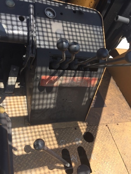  TowMotor (Caterpillar) AH-60 Forklifts - Mast