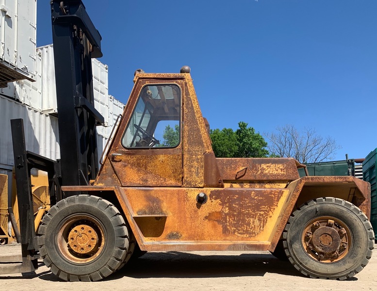 Used Caterpillar 30,000lbs Forklift 