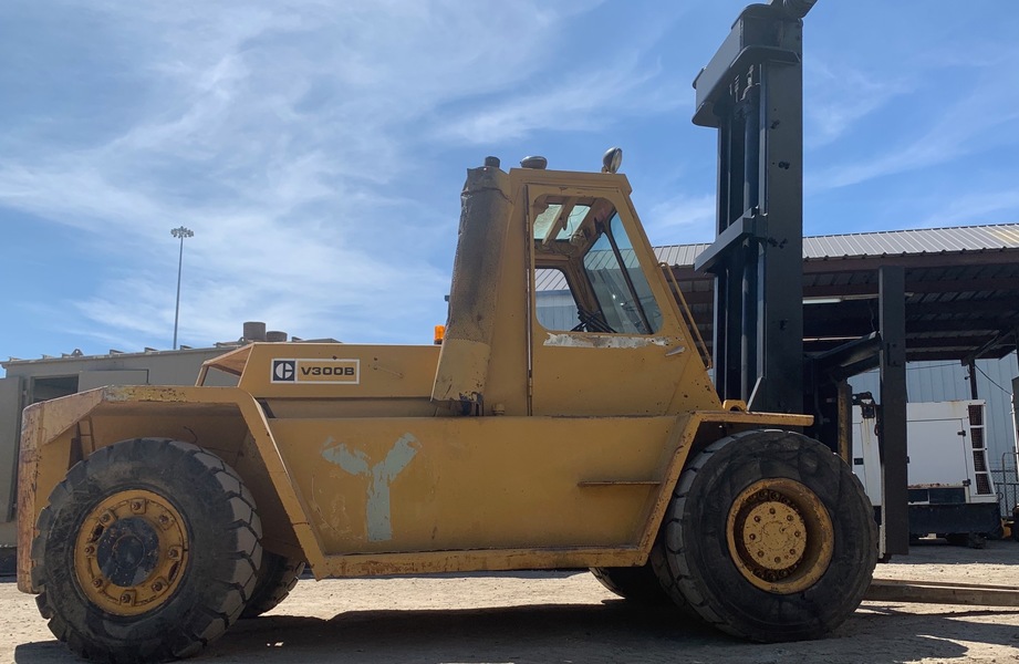 Used Caterpillar 30,000lbs Forklift 