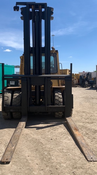Used Caterpillar 30,000lbs Forklift 