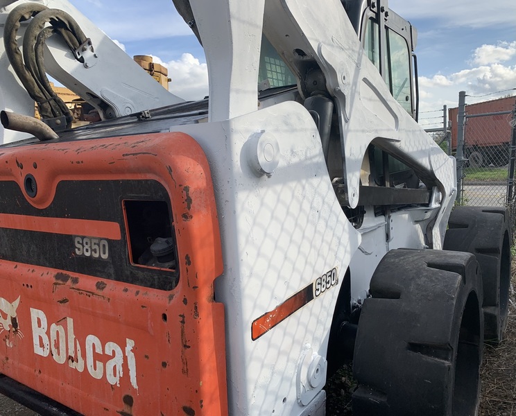 Used Bobcat S850 Skidsteer 