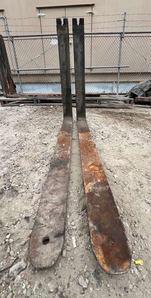 Used Caterpillar R80 Forklift Forks 