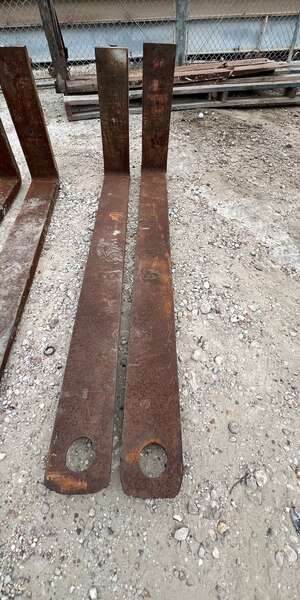 Used Mitsubishi FD40 Forklift Forks 